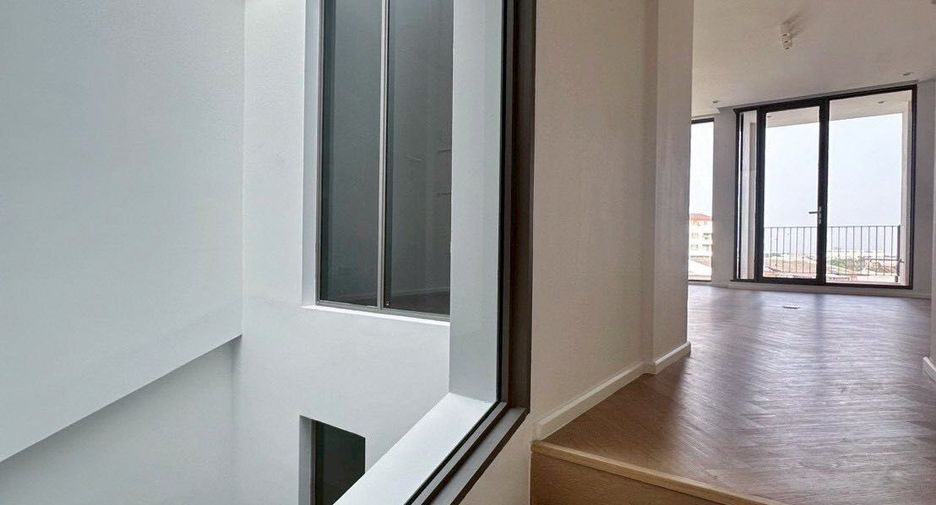 For sale 5 bedrooms house in Watthana, Bangkok