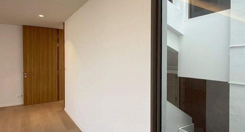 For sale 5 bedrooms house in Watthana, Bangkok