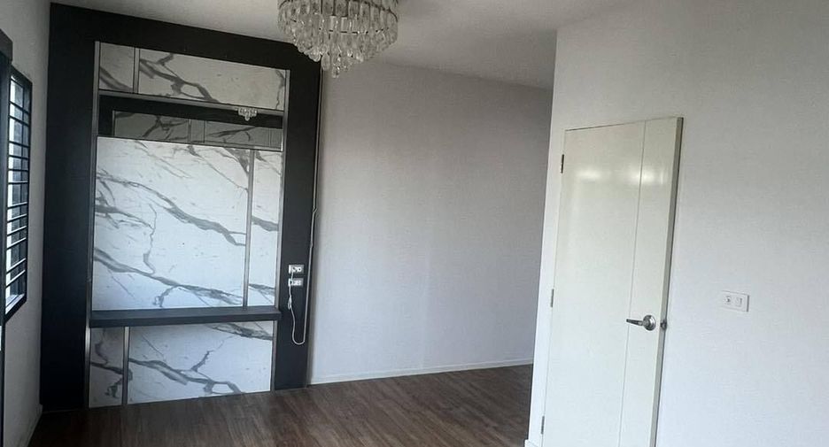 Casa adosada en venta de 3 habitaciones en Bang Kruai, Nonthaburi