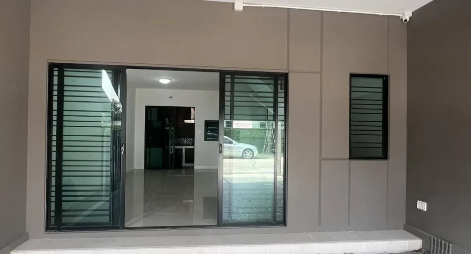 Casa adosada en venta de 3 habitaciones en Bang Kruai, Nonthaburi