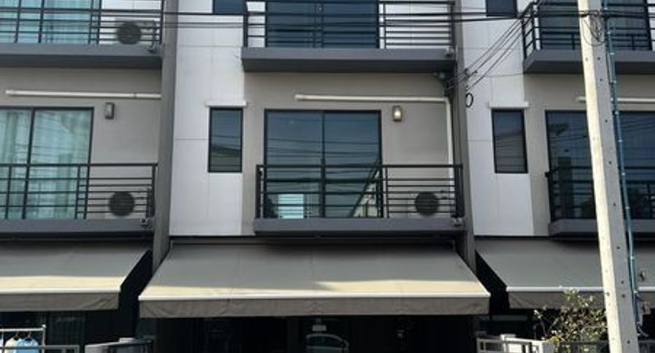 Casa adosada en venta de 3 habitaciones en Bang Kruai, Nonthaburi