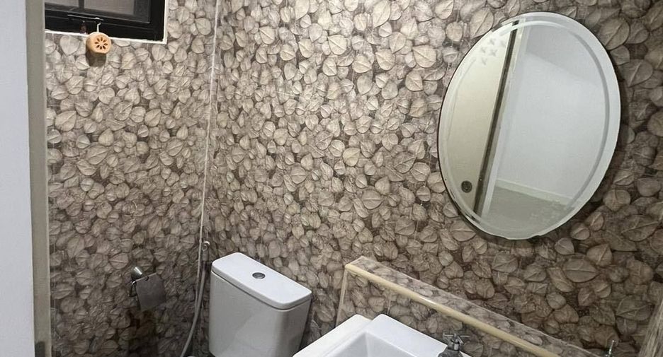 Casa adosada en venta de 3 habitaciones en Bang Kruai, Nonthaburi