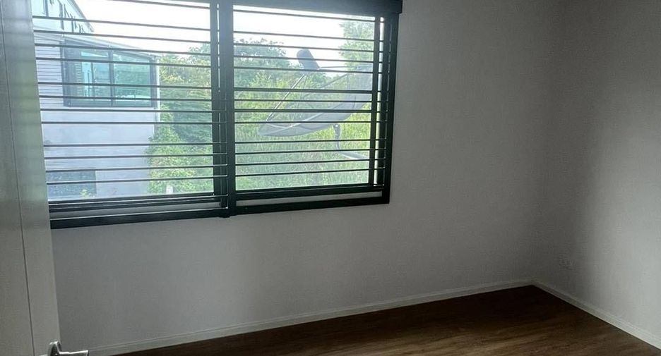 Casa adosada en venta de 3 habitaciones en Bang Kruai, Nonthaburi