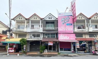 Продажа 4 спальни таунхаус в Bang Bua Thong, Нонтабури