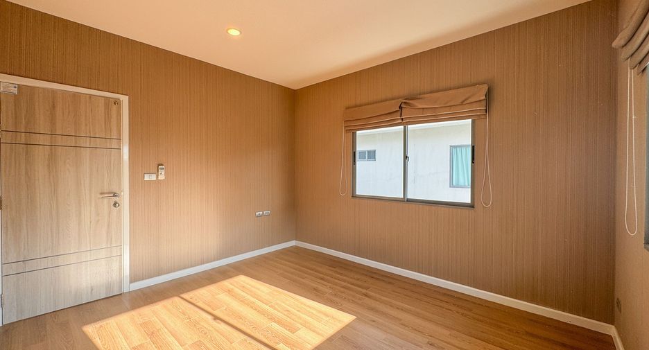 For sale 3 bedrooms house in Mueang Pathum Thani, Pathum Thani
