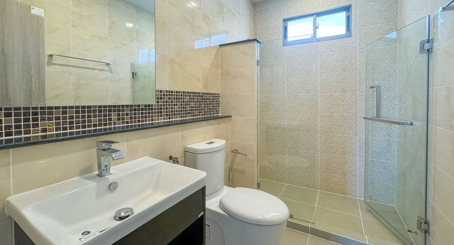 For sale 3 bedrooms house in Mueang Pathum Thani, Pathum Thani