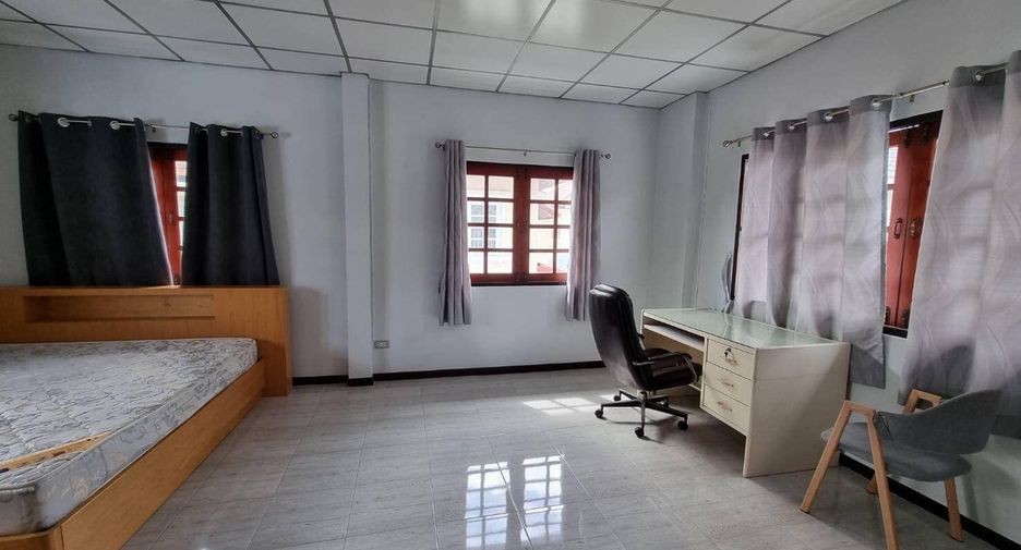 For rent 3 bedrooms house in Mueang Nonthaburi, Nonthaburi