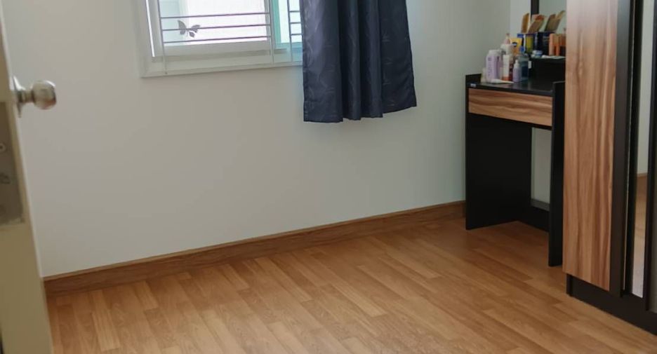 For sale 4 bedrooms townhouse in Bang Pakong, Chachoengsao