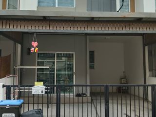 For sale 4 bedrooms townhouse in Bang Pakong, Chachoengsao
