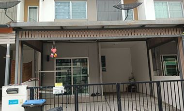 For sale 4 bedrooms townhouse in Bang Pakong, Chachoengsao