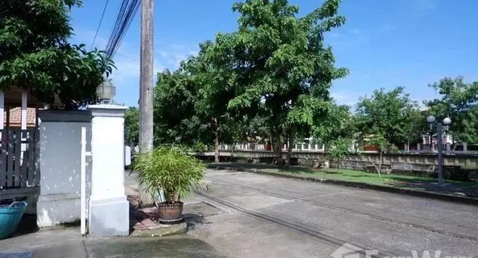 For sale 5 bedrooms house in Khlong Luang, Pathum Thani