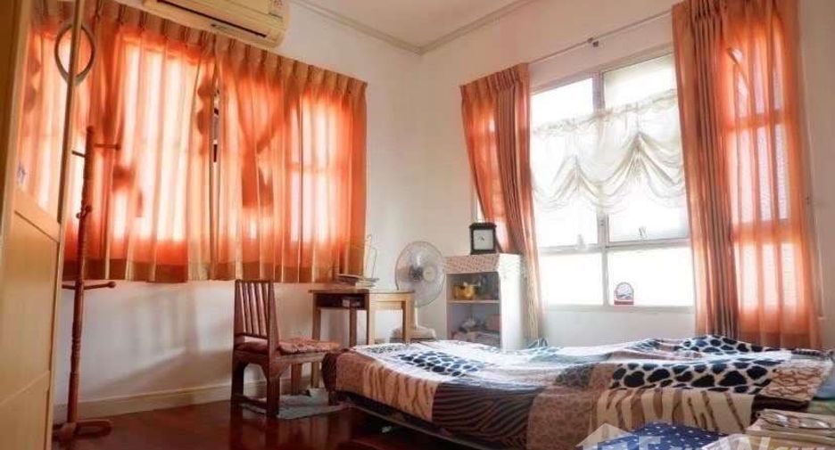 For sale 5 bedrooms house in Khlong Luang, Pathum Thani