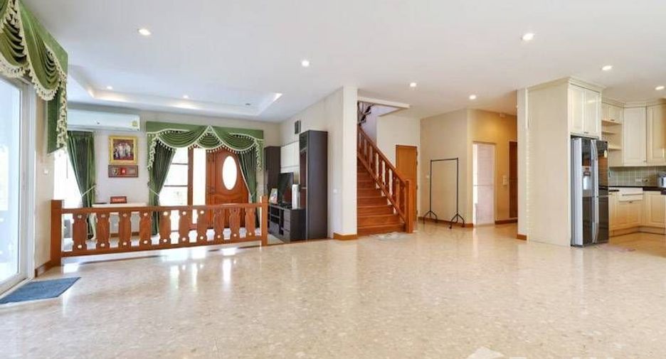 For sale 5 ベッドルーム villa in Bang Kruai, Nonthaburi