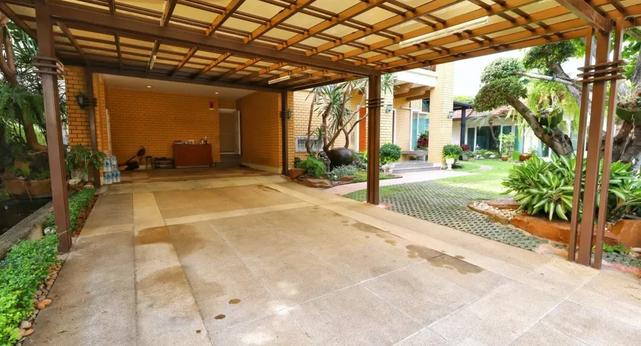 For sale 5 ベッドルーム villa in Bang Kruai, Nonthaburi