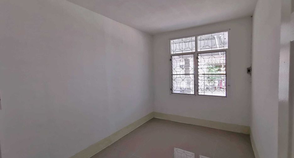 For sale 2 bedrooms townhouse in Thanyaburi, Pathum Thani