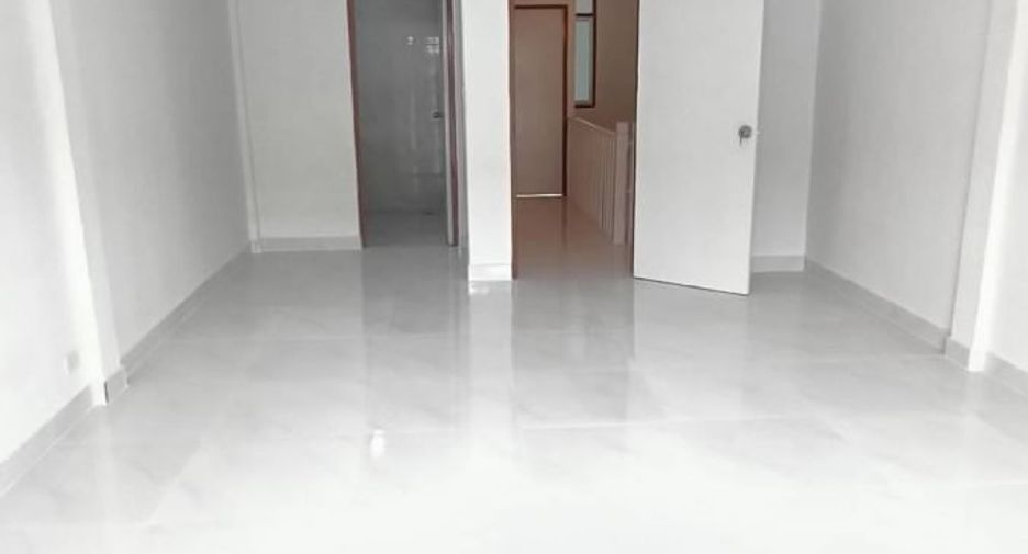 For sale 2 bedrooms townhouse in Sai Noi, Nonthaburi