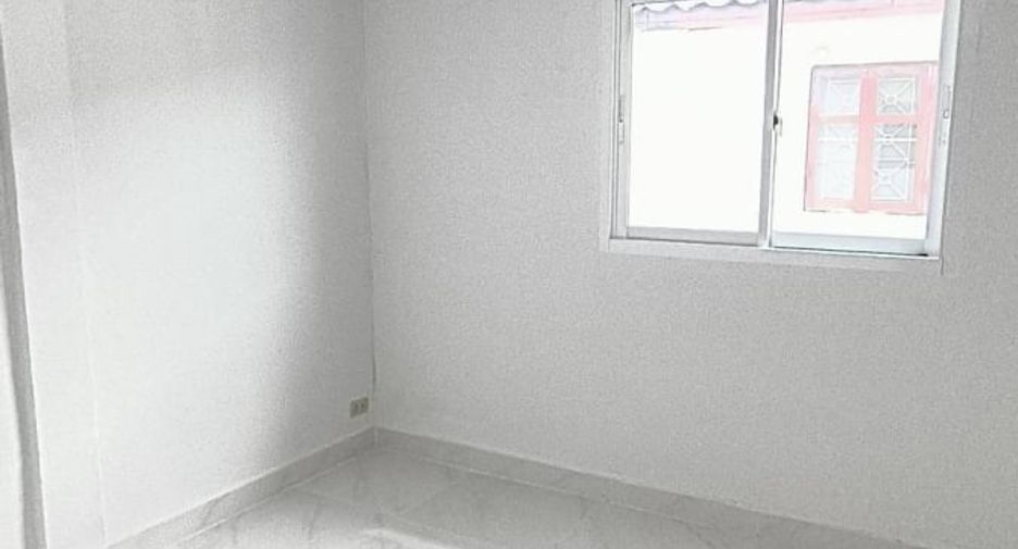For sale 2 bedrooms townhouse in Sai Noi, Nonthaburi