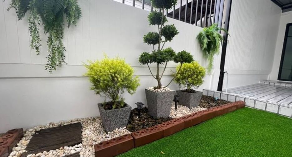 Casa adosada en venta de 3 habitaciones en Bang Yai, Nonthaburi
