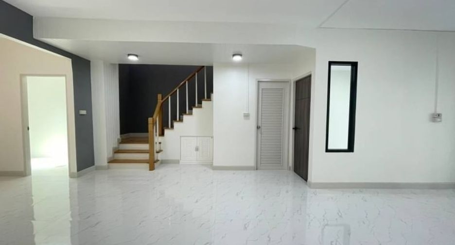 Casa adosada en venta de 3 habitaciones en Bang Yai, Nonthaburi