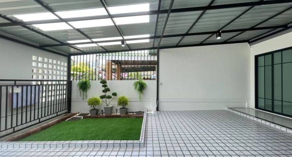 Casa adosada en venta de 3 habitaciones en Bang Yai, Nonthaburi