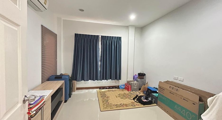 Casa en venta de 4 habitaciones en Mueang Nakhon Ratchasima, Nakhon Ratchasima