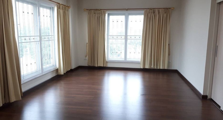 For sale 4 bedrooms house in Thanyaburi, Pathum Thani