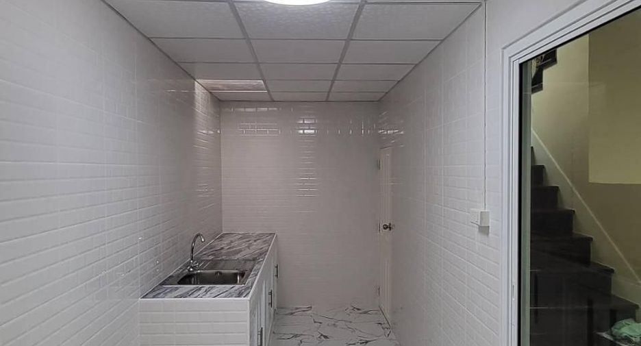 Продажа 3 спальни таунхаус в Khlong Luang, Патумтани