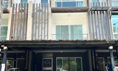 À vendre 3 chambres maison de ville à Bang Yai, Nonthaburi