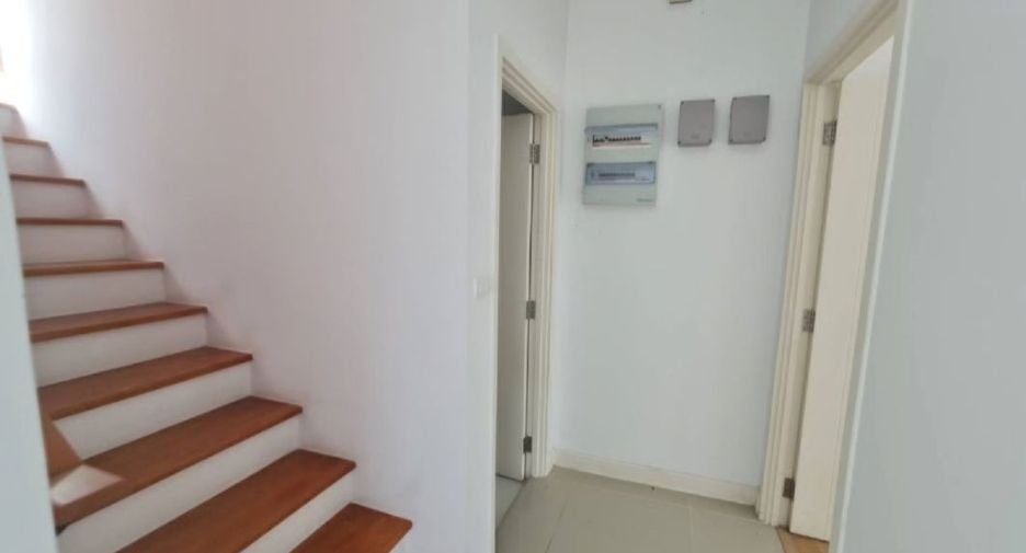 For sale 4 bedrooms townhouse in Mueang Nonthaburi, Nonthaburi