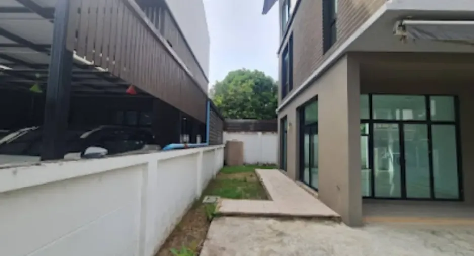 For sale 4 bedrooms townhouse in Mueang Nonthaburi, Nonthaburi