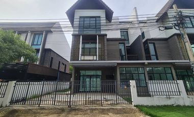 For sale 4 bedrooms townhouse in Mueang Nonthaburi, Nonthaburi