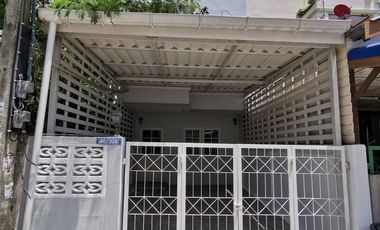 Reihenhaus zum Kauf mit 2 Zimmer in Thanyaburi, Pathum Thani