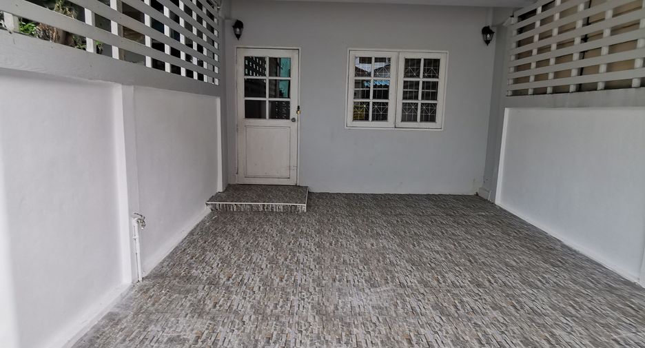 For sale 2 bedrooms townhouse in Thanyaburi, Pathum Thani