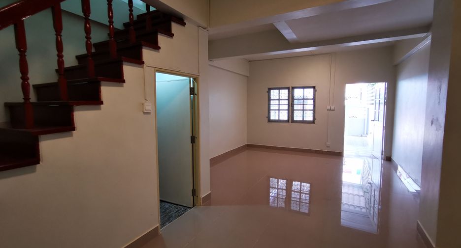 For sale 2 bedrooms townhouse in Thanyaburi, Pathum Thani