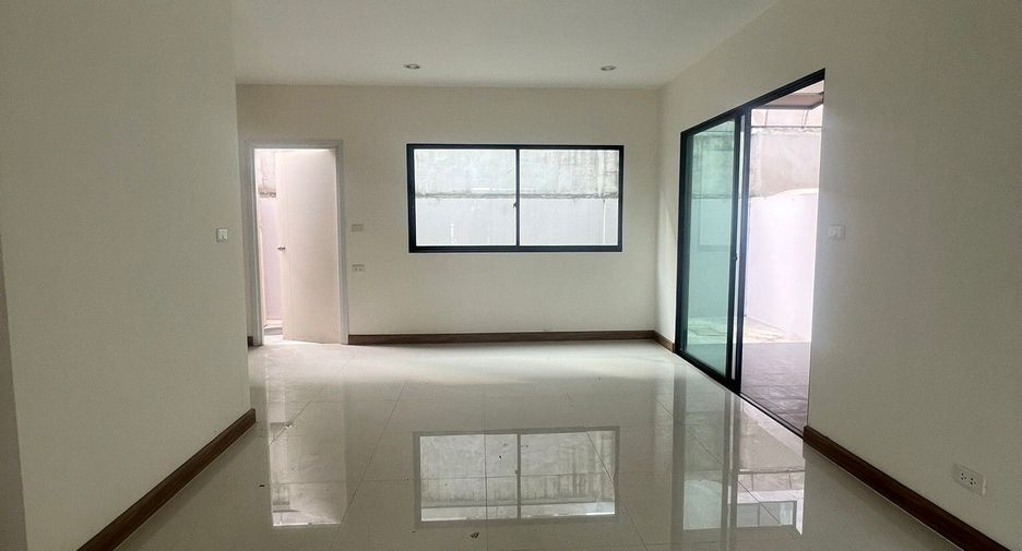 For sale 3 bedrooms house in Sam Phran, Nakhon Pathom