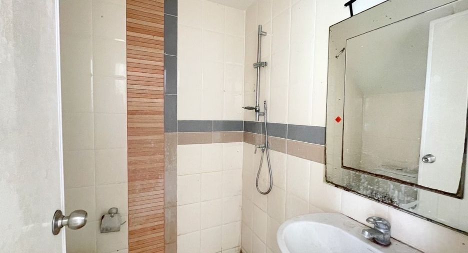 For sale 4 bedrooms townhouse in Pak Kret, Nonthaburi