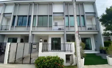 For sale 4 bedrooms townhouse in Lam Luk Ka, Pathum Thani