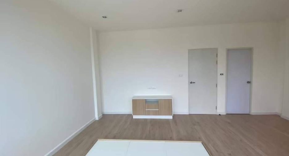 For sale 4 bedrooms townhouse in Lam Luk Ka, Pathum Thani