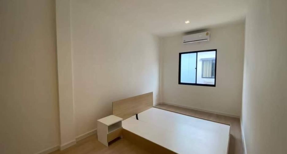 For sale 4 bedrooms townhouse in Lam Luk Ka, Pathum Thani