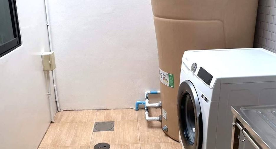For sale 4 bedrooms townhouse in Lam Luk Ka, Pathum Thani