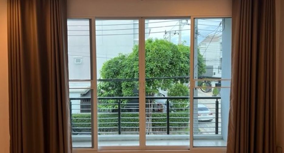 À vendre 3 chambres maison de ville à Mueang Nonthaburi, Nonthaburi