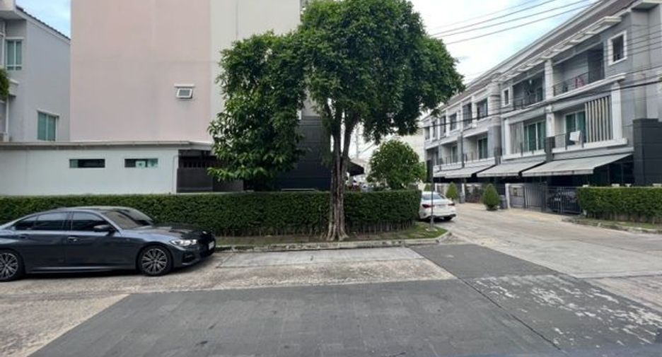 À vendre 3 chambres maison de ville à Mueang Nonthaburi, Nonthaburi