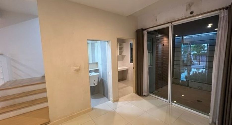 À vendre 3 chambres maison de ville à Mueang Nonthaburi, Nonthaburi