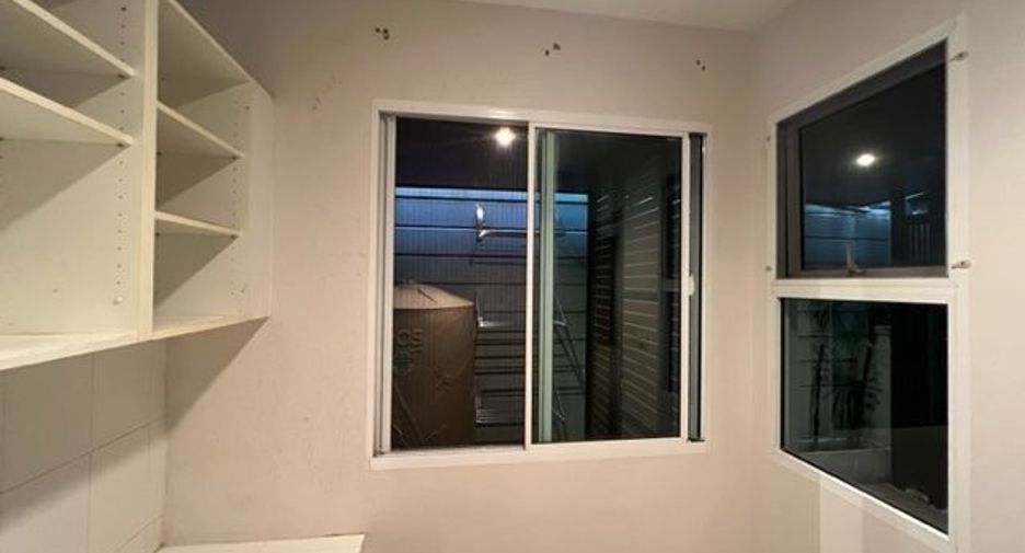 À vendre 3 chambres maison de ville à Mueang Nonthaburi, Nonthaburi
