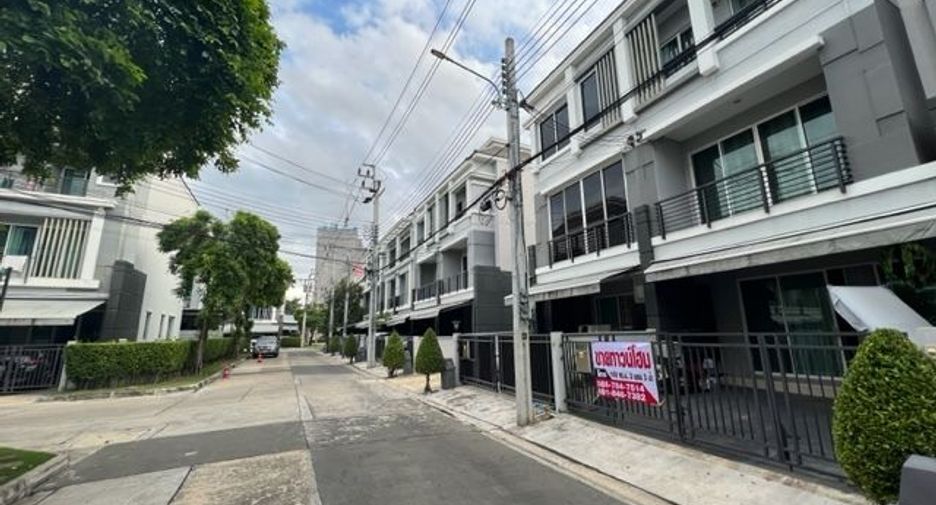 À vendre 3 chambres maison de ville à Mueang Nonthaburi, Nonthaburi