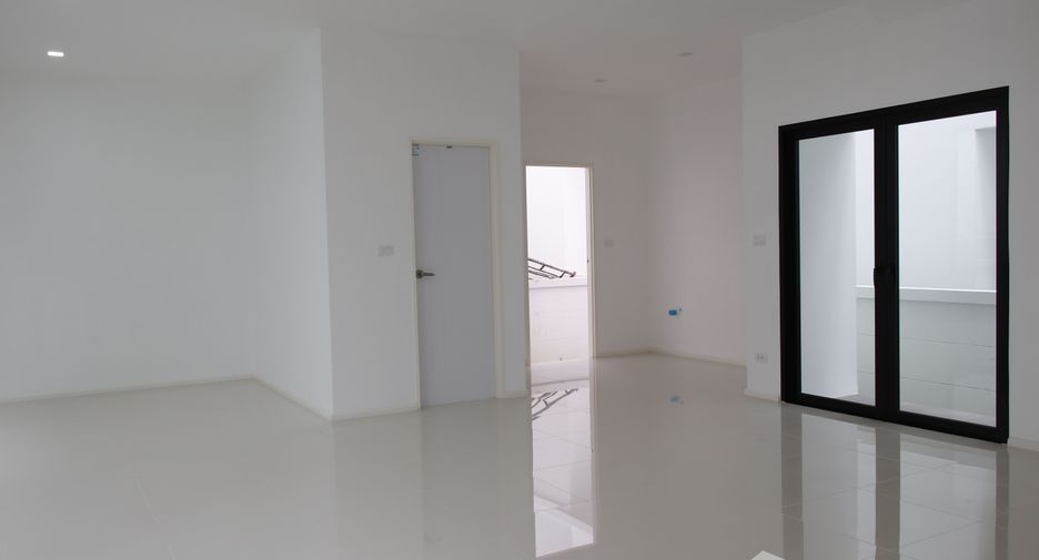 Haus zum Kauf mit 3 Zimmer in Thanyaburi, Pathum Thani