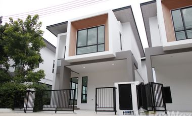 Haus zum Kauf mit 3 Zimmer in Thanyaburi, Pathum Thani