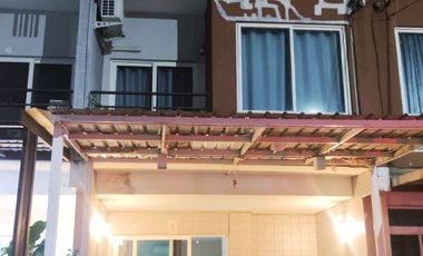 Casa adosada en venta de 3 habitaciones en Khan Na Yao, Bangkok
