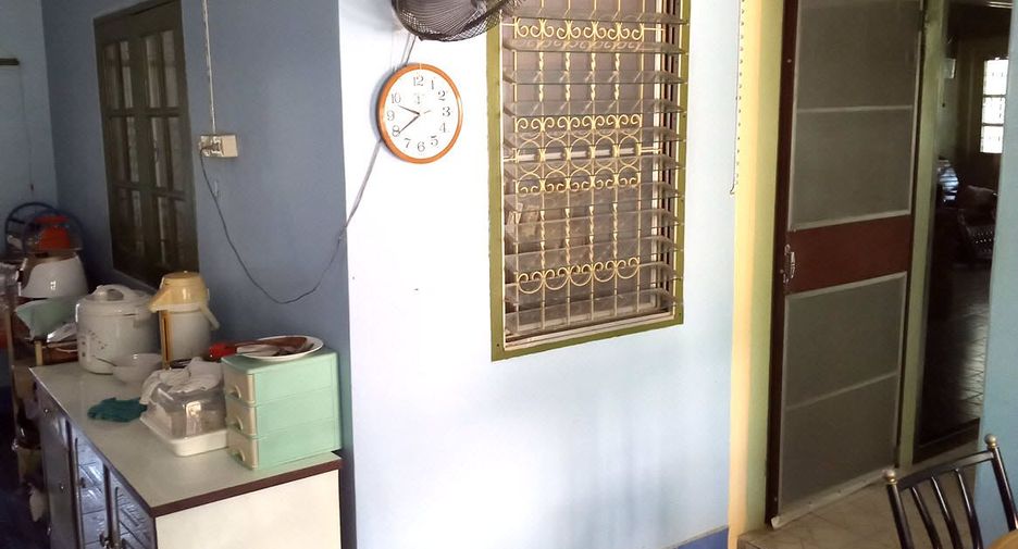 For sale 3 bedrooms house in Mueang Lop Buri, Lopburi