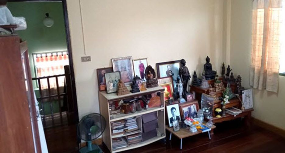 For sale 3 bedrooms house in Mueang Lop Buri, Lopburi